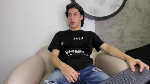 Snapshot of lucian_greyy chatting on October 4, 2025, 3:48 am lucian_greyy online show from October 4, 2025, 3:48 am