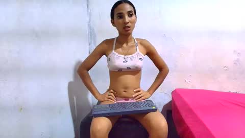 Luciana online show from December 5, 2025, 4:21 am