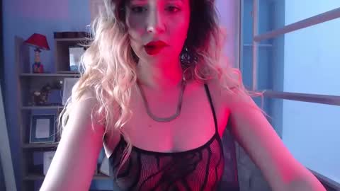 Snapshot of luciana_evaans chatting on December 19, 2024, 2:02 pm Luciana Evans online show from December 19, 2024, 2:02 pm