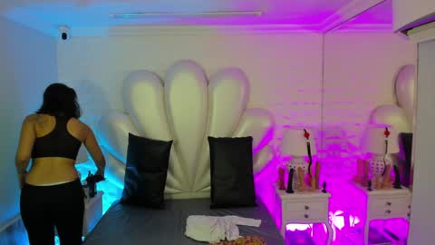 Snapshot of lucianacarter chatting on December 16, 2024, 11:33 am online show from December 16, 2024, 11:33 am