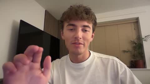 Snapshot of luciancrowe chatting on November 16, 2025, 8:47 pm Lucian online show from November 16, 2025, 8:47 pm