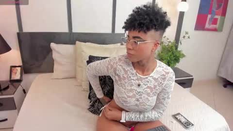  lucia wallace  online show from December 4, 2025, 12:20 am