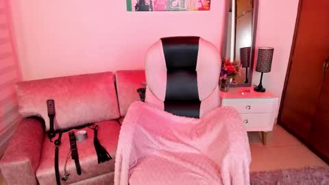     online show from September 26, 2025, 11:53 pm