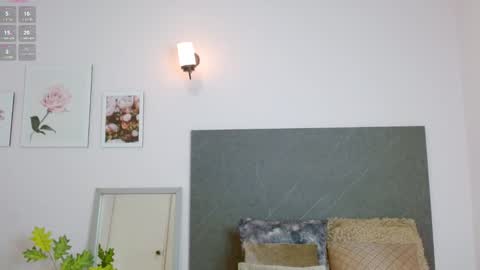 Snapshot of lucie_nicolls chatting on December 7, 2024, 5:53 pm Lucie online show from December 7, 2024, 5:53 pm