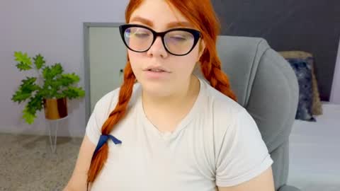 Snapshot of lucie_nicolls chatting on December 21, 2024, 8:00 pm Lucie online show from December 21, 2024, 8:00 pm