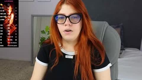 Snapshot of lucie_nicolls chatting on January 3, 2025, 7:29 pm Lucie online show from January 3, 2025, 7:29 pm