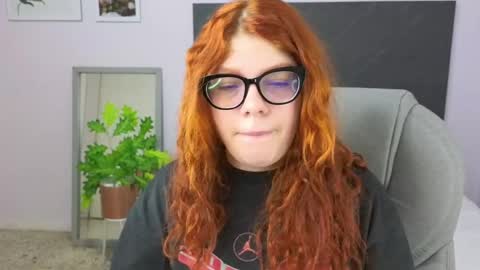 Snapshot of lucie_nicolls chatting on January 7, 2025, 7:38 pm Lucie online show from January 7, 2025, 7:38 pm