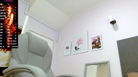 Snapshot of lucie_nicolls chatting on January 21, 2025, 12:36 am Lucie online show from January 21, 2025, 12:36 am