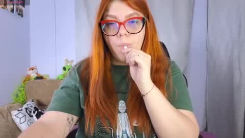 Snapshot of lucie_nicolls chatting on March 3, 2025, 4:03 am Lucie online show from March 3, 2025, 4:03 am