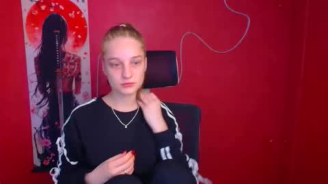 Lucie online show from November 16, 2025, 6:13 pm