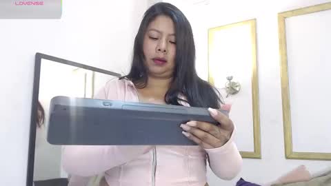 Snapshot of lucigh_ chatting on October 6, 2025, 7:33 pm Luci online show from October 6, 2025, 7:33 pm