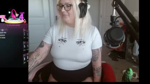 Snapshot of lucigooseygonewild chatting on October 17, 2025, 8:33 pm lucigooseygonewild online show from October 17, 2025, 8:33 pm