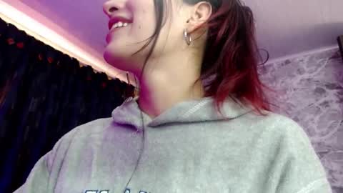 Lucia online show from November 18, 2025, 3:49 pm