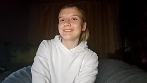 Monika online show from September 25, 2025, 9:51 pm