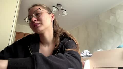 Snapshot of lucindascercy chatting on June 22, 2026, 6:10 am Maya online show from June 22, 2026, 6:10 am