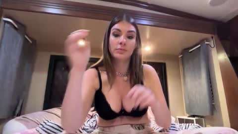 April online show from October 14, 2025, 1:06 am