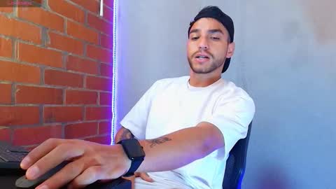 Snapshot of lucky_blessed chatting on October 22, 2025, 3:12 pm lucky_blessed online show from October 22, 2025, 3:12 pm