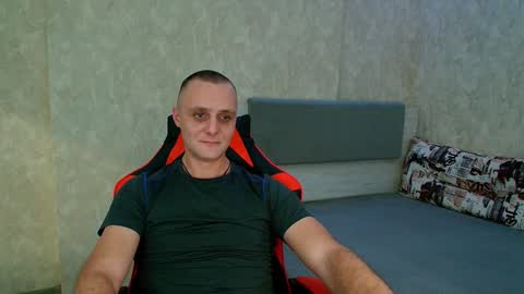 Snapshot of lucky_guy99 chatting on January 14, 2025, 8:26 pm Ethan online show from January 14, 2025, 8:26 pm