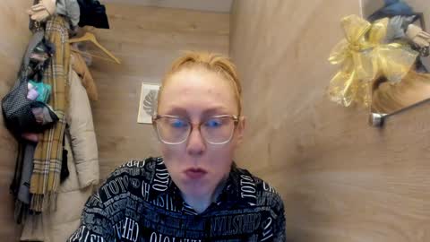 lucky_licky20 online show from December 17, 2024, 4:01 am