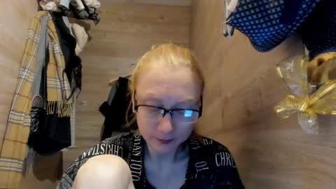 lucky_licky20 online show from January 1, 2025, 3:56 am