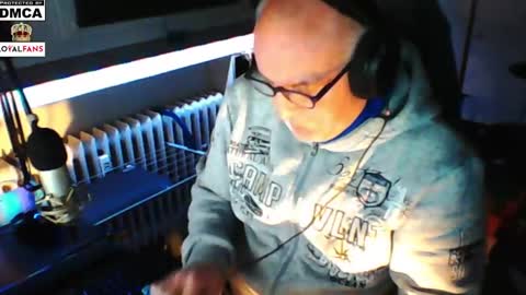 Snapshot of luckyfreak1 chatting on December 30, 2024, 4:29 pm call me Stefan online show from December 30, 2024, 4:29 pm