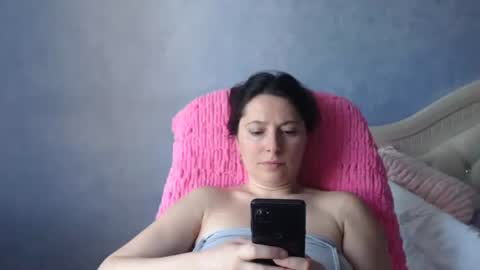 Snapshot of luckylinda23 chatting on May 27, 2026, 10:12 am luckylinda23 online show from May 27, 2026, 10:12 am