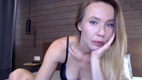 Snapshot of luckymila chatting on September 26, 2025, 10:52 am Mila Novak online show from September 26, 2025, 10:52 am