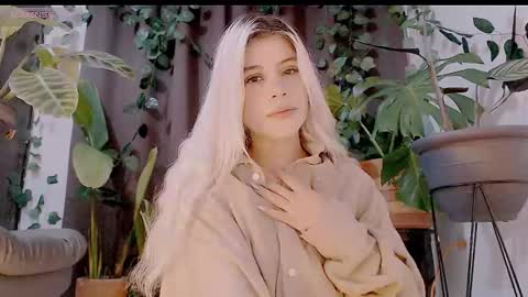 luckysapphire777 online show from October 20, 2025, 3:01 pm