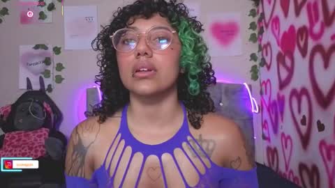 Luanis online show from February 4, 2026, 11:53 pm