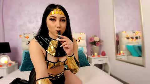 Mia online show from October 31, 2025, 6:20 pm