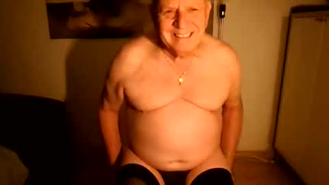 Snapshot of lucv031249 chatting on September 13, 2025, 1:05 am Lucbottom49 online show from September 13, 2025, 1:05 am