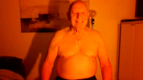 Snapshot of lucv031249 chatting on September 22, 2025, 4:47 am Lucbottom49 online show from September 22, 2025, 4:47 am