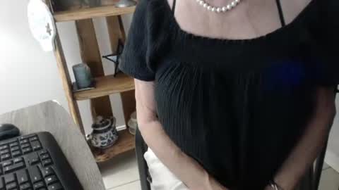 Snapshot of lucy_0000 chatting on October 19, 2025, 10:54 pm lucy_0000 online show from October 19, 2025, 10:54 pm