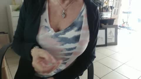 lucy_0000 online show from April 18, 2026, 4:33 pm