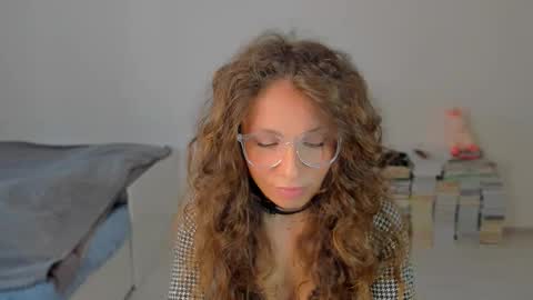 lucy__ray online show from October 3, 2025, 1:52 pm