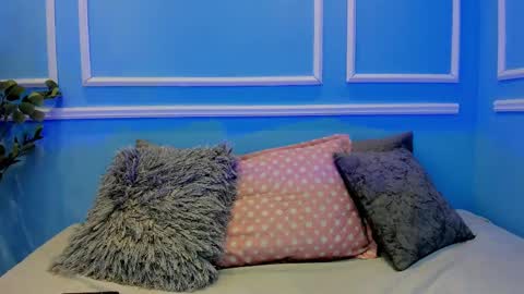 lucy_canel online show from September 29, 2025, 11:37 am