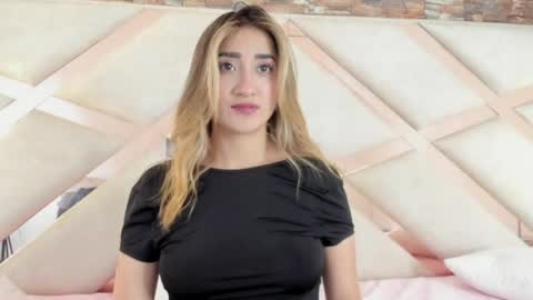 lucy_davies_ online show from May 15, 2026, 11:39 am