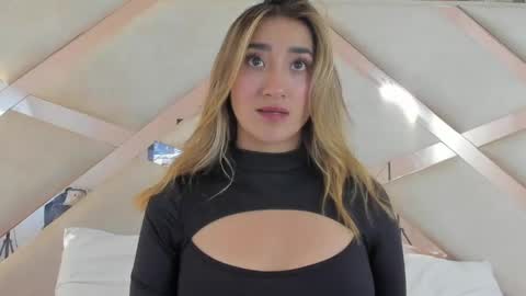 lucy_davies_ online show from May 28, 2026, 11:40 am