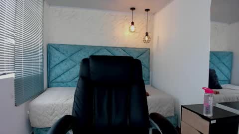 Lucy Greys online show from December 22, 2025, 7:55 pm