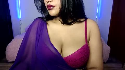 Snapshot of lucy_kanne chatting on January 19, 2025, 1:32 am Lucy online show from January 19, 2025, 1:32 am