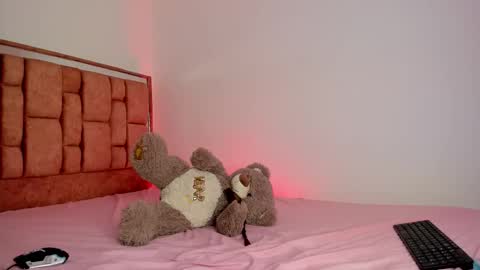 Lucy 699 online show from November 21, 2025, 7:29 am