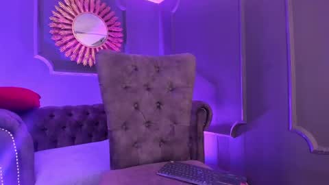 Snapshot of lucy_williiams chatting on December 4, 2024, 9:57 pm Lucy online show from December 4, 2024, 9:57 pm