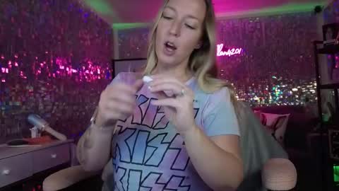 lucyallen4201 online show from March 27, 2026, 10:26 am