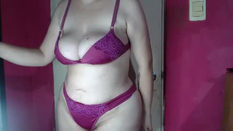 Snapshot of lucykat1 chatting on February 4, 2025, 2:17 am Lucy online show from February 4, 2025, 2:17 am