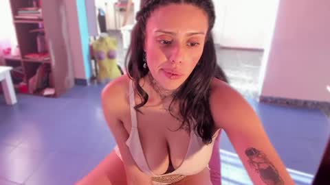 Snapshot of lucyklumm chatting on April 20, 2026, 10:00 pm MALAMOR online show from April 20, 2026, 10:00 pm