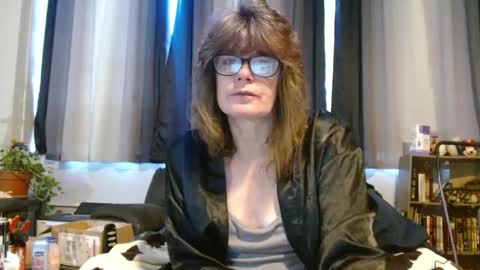 lucylling online show from February 24, 2025, 1:42 pm