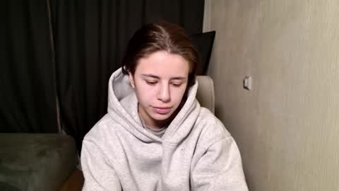 Snapshot of lucyrait chatting on February 22, 2025, 6:50 am Lucy online show from February 22, 2025, 6:50 am