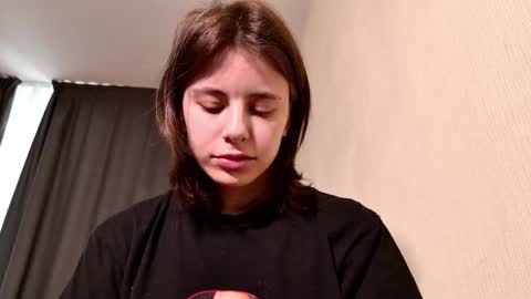 Snapshot of lucyrait chatting on February 26, 2025, 9:10 am Lucy online show from February 26, 2025, 9:10 am