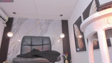 Luciana online show from February 1, 2025, 6:10 am