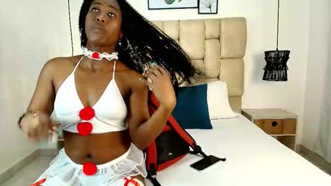 lucytaylor_t online show from December 1, 2025, 12:10 pm